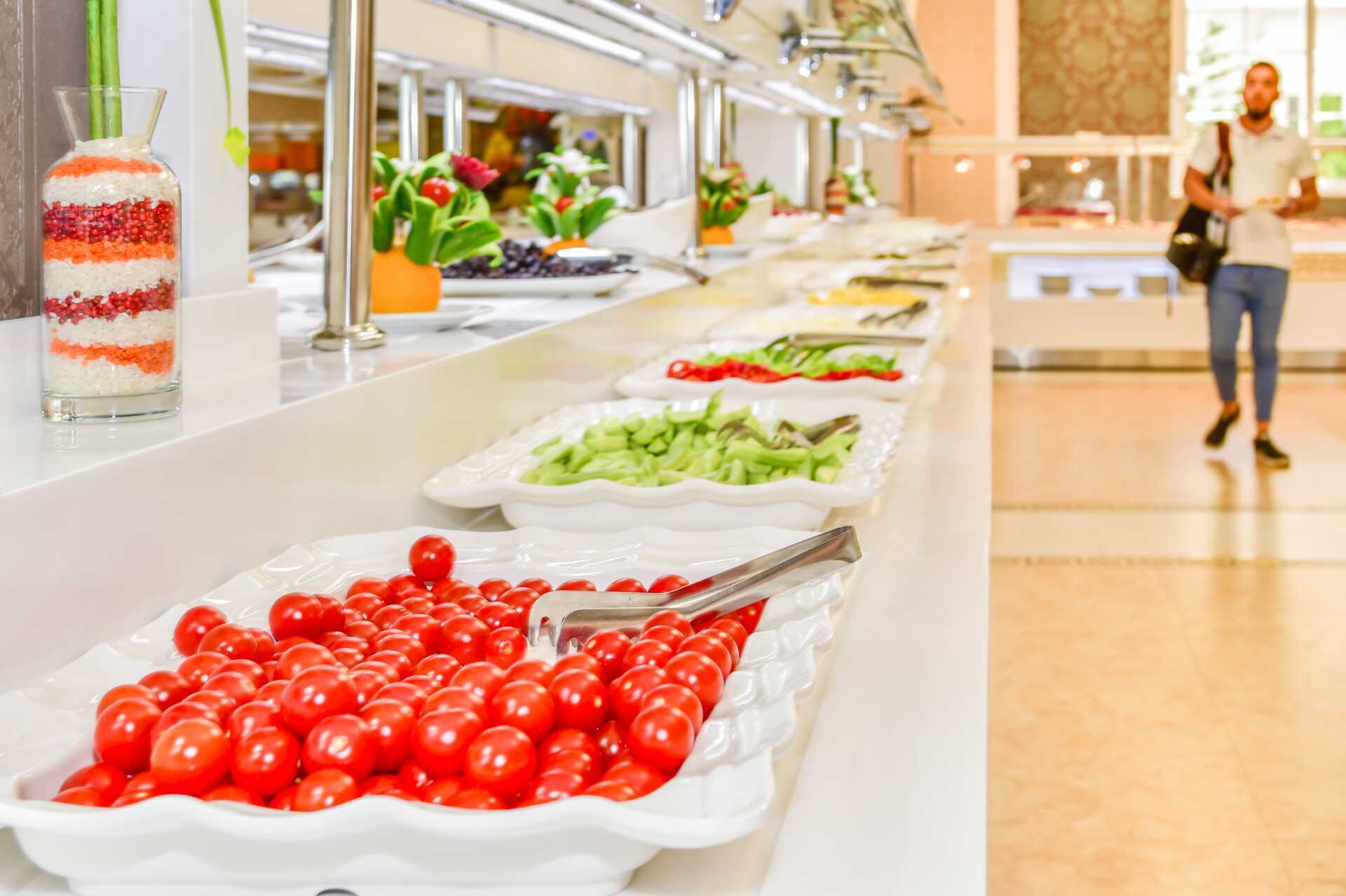 Restaurang på hotell Fafa Premium vid Durres riviera i Albanien.