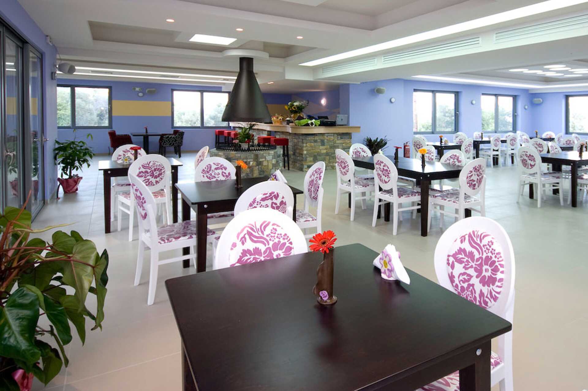 Restaurangen på hotell 4 Epoches på Alonissos, Grekland.
