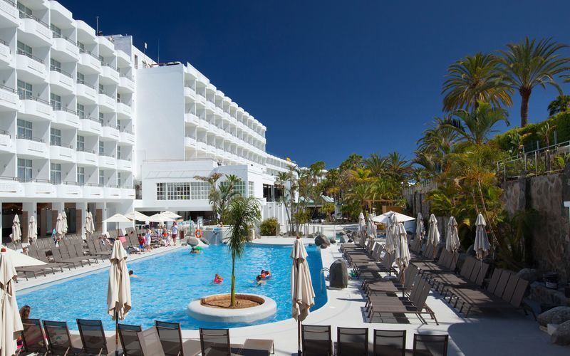 Poolområdet på hotell Abora Catarina i Playa del Inglés på Gran Canaria.