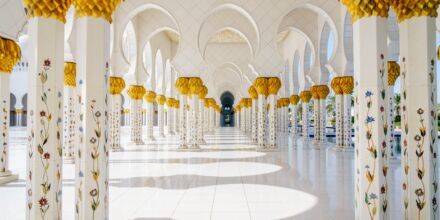 Den vackra moskén Sheikh Zayed i Abu Dhabi, Förenade Arabemiraten.