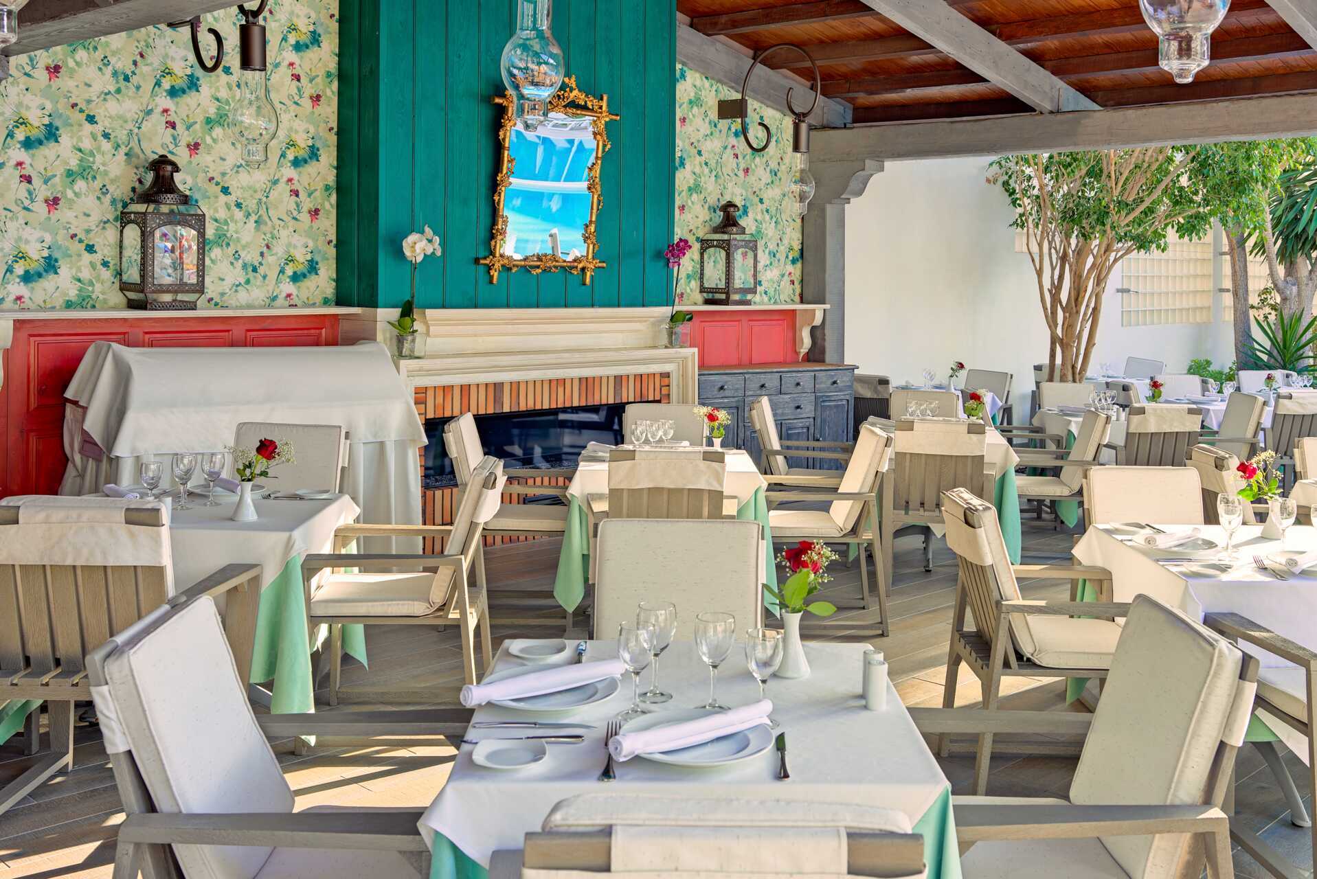 Poolbar på hotell Adrian Colon Guanahani i Playa de las Americas, Teneriffa.