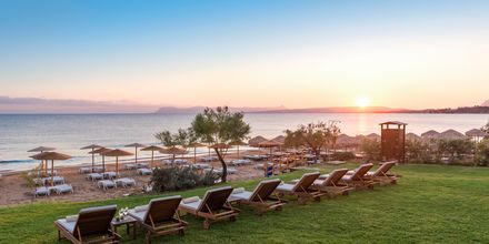 Strand vid hotell Santa Marina Plaza i Agia Marina på Kreta.