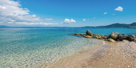 Stranden i Agios Ioannis Peristeron på Korfu, Grekland.