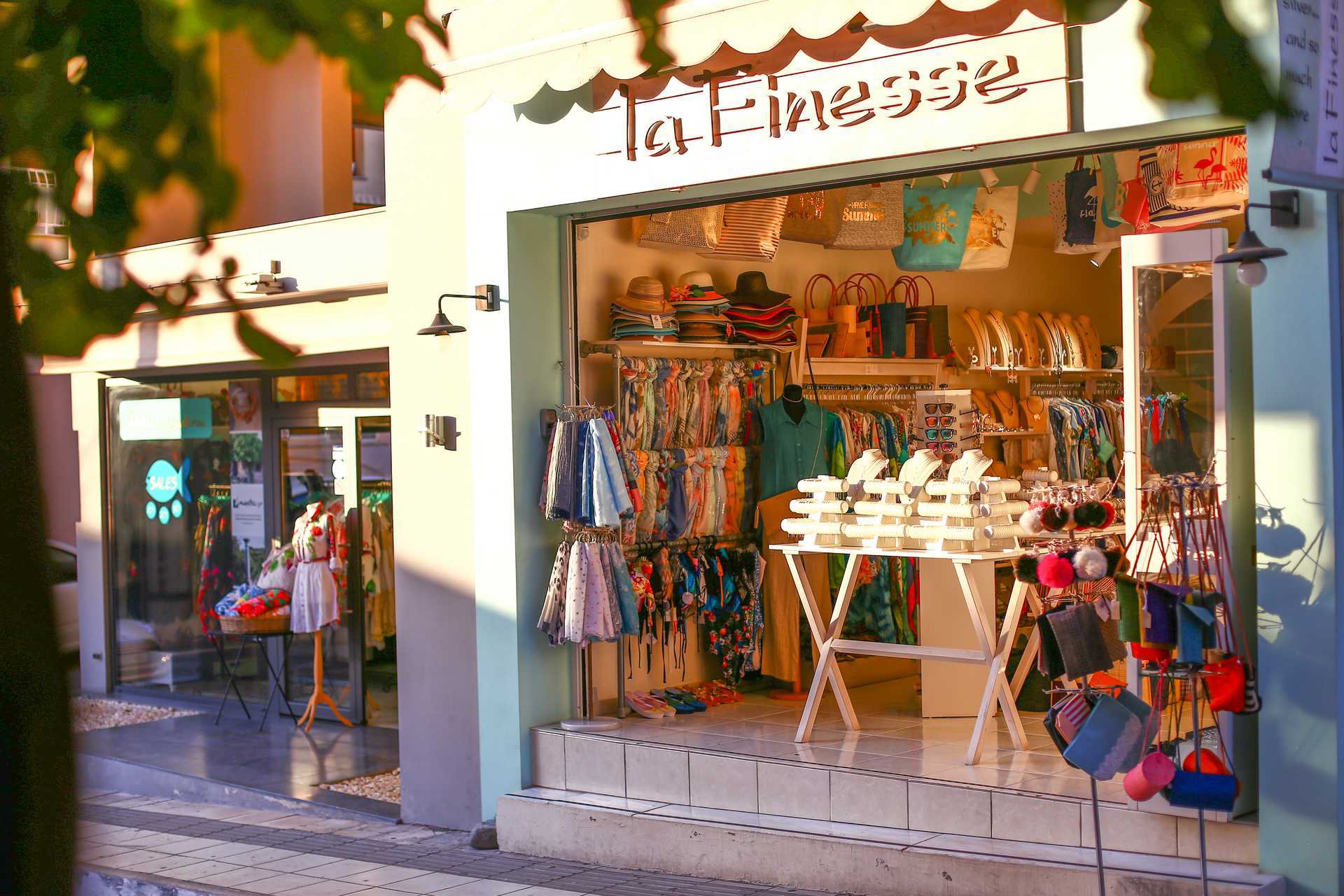 Shopping i Agios Nikolaos på Kreta, Grekland.