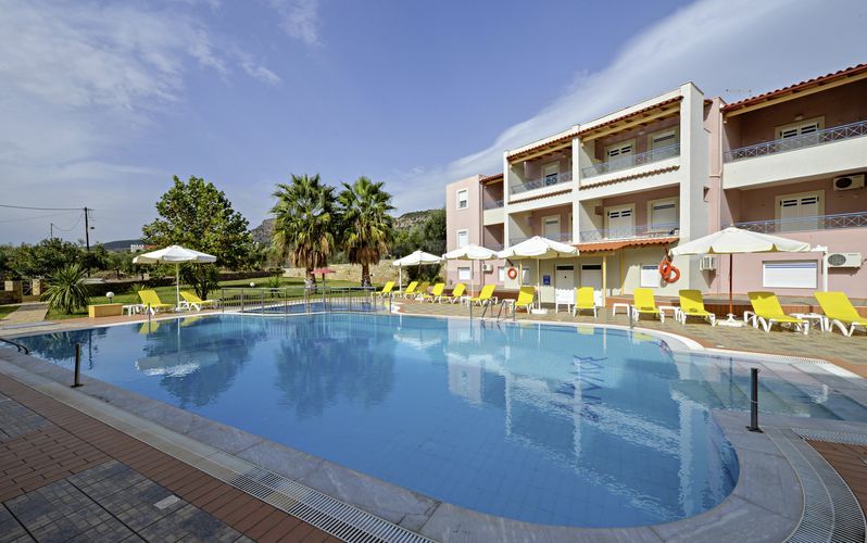 Pool på hotell Aiolos i Stoupa, Grekland.