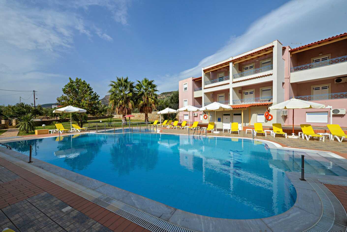 Pool på hotell Aiolos i Stoupa, Grekland.