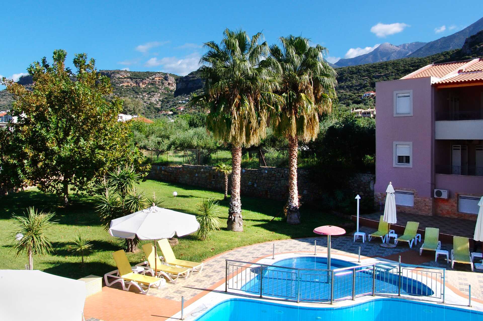 Barnpool på hotell Aiolos i Stoupa, Grekland.