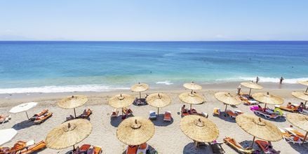 Stranden vid hotell Akti Palace i Kardamena på Kos, Grekland.