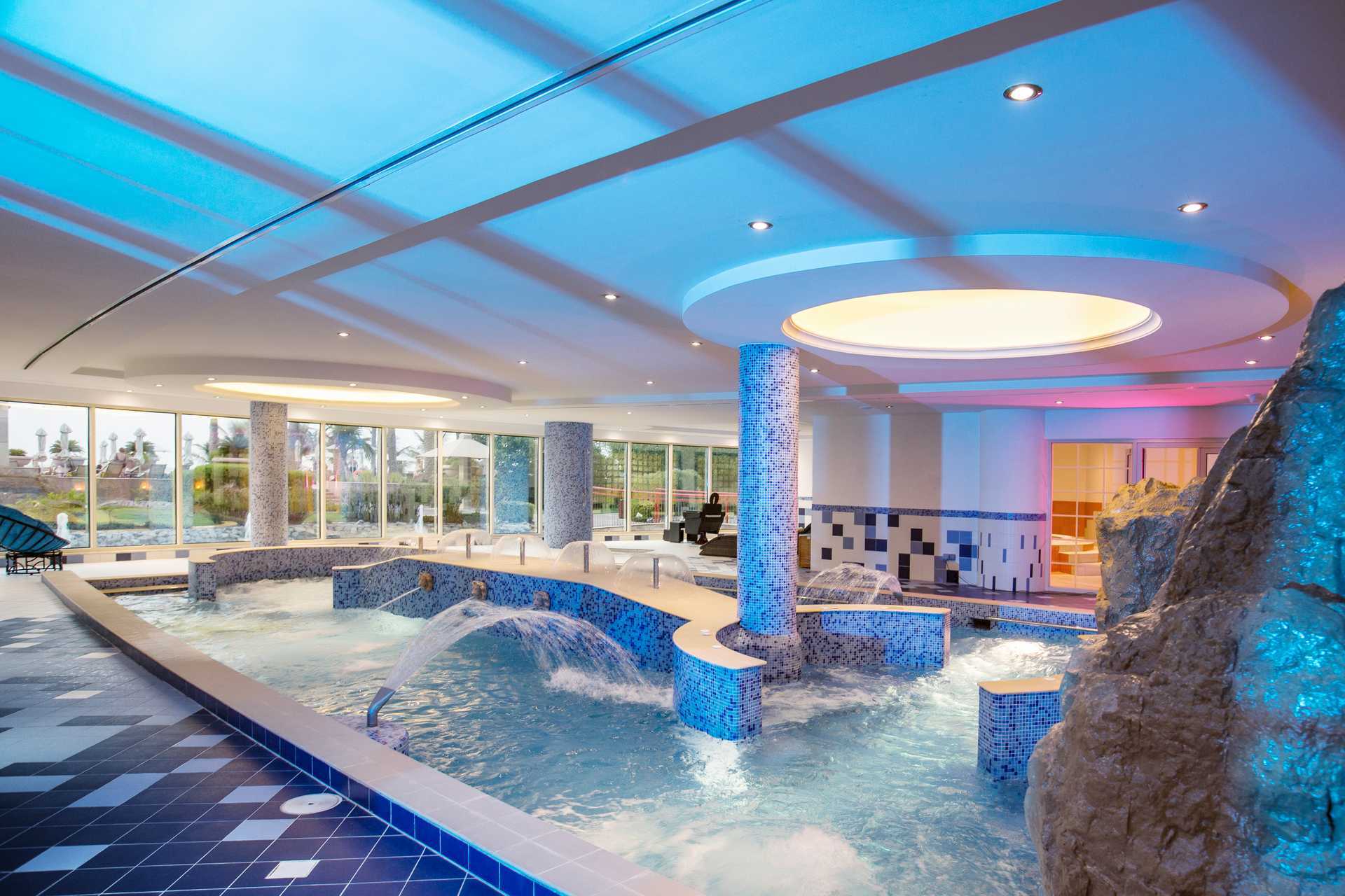 Inomhuspoolen på Al Raha Beach i Abu Dhabi, Förenade Arabemiraten.