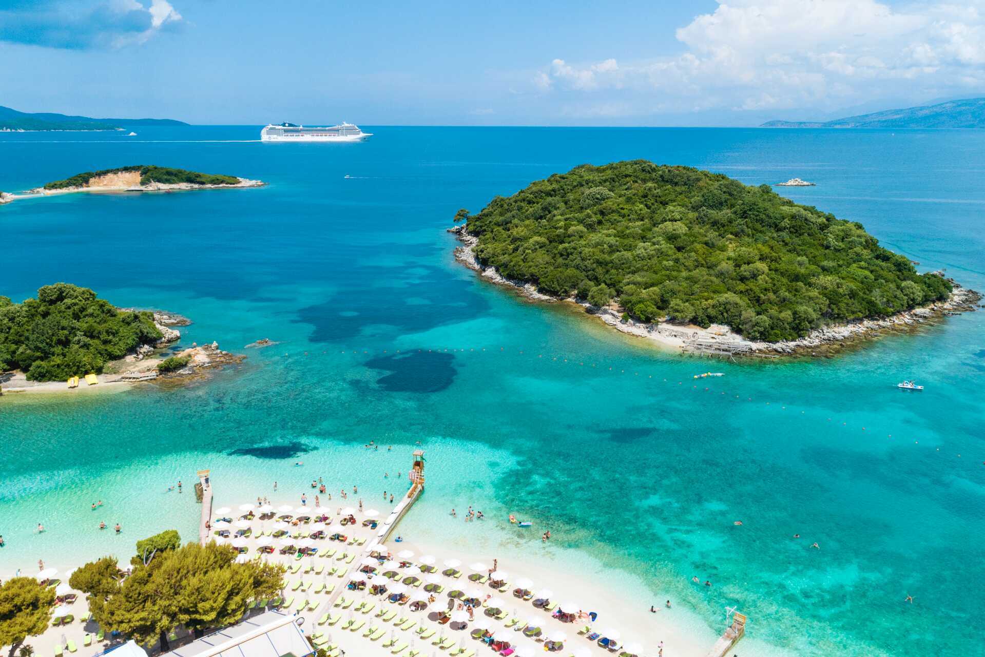 I Ksamil söder om Saranda finns några av Albaniens finaste stränder.