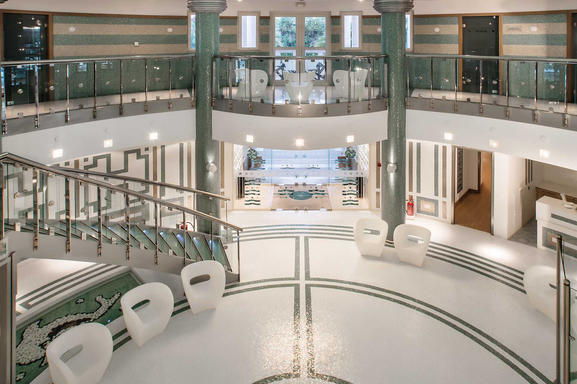 Lobby på hotell Aldemar Olympian Village i Skafidia, Grekland.