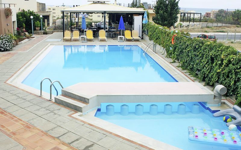 Poolen på hotell Alexandros M i Maleme på Kreta.