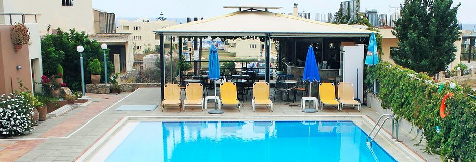 Poolen på hotell Alexandros M i Maleme på Kreta.