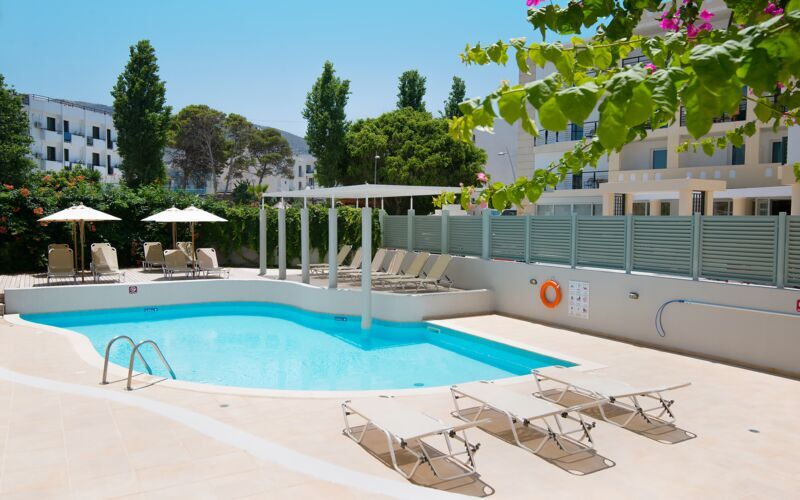 Pool på hotell Alia Beach i Hersonissos, på Kreta.