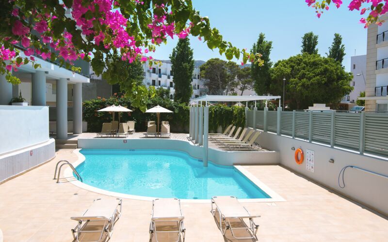 Pool på hotell Alia Beach i Hersonissos, på Kreta.