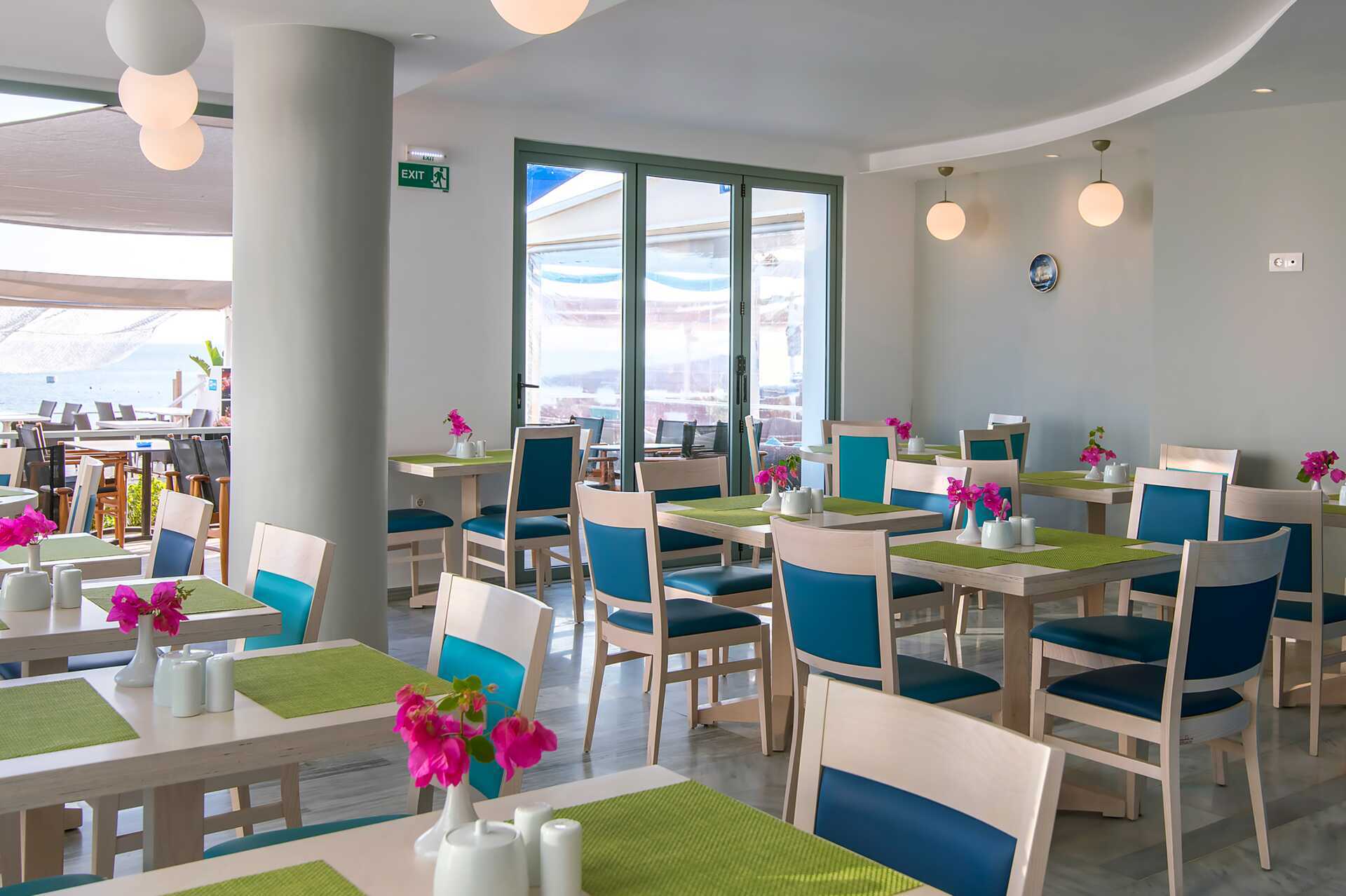 Frukostbuffé på hotell Alia Beach i Hersonissos, på Kreta.