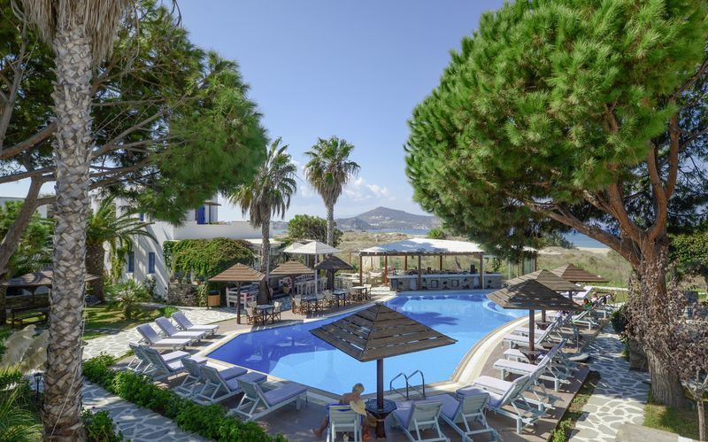 Poolen på hotell Alkyon Beach i Naxos stad, Grekland.