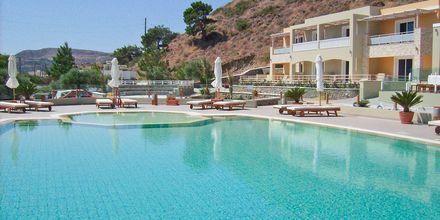Pool på Almyra Village på Karpathos.