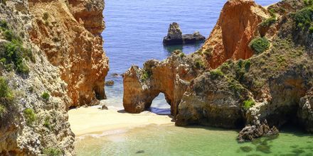 Praia de Joo de Arens vid Portimao på Algarvekusten.