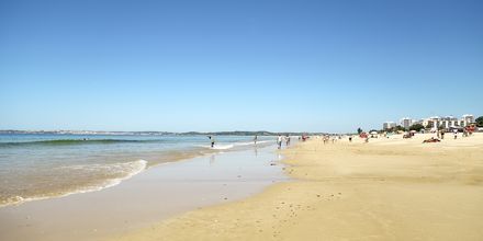 Praia dos Tres Irmas vid Portimao på Algarvekusten, Portugal.