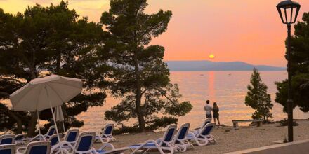 Solnedgång utanför hotellet i Makarska, Kroatien.