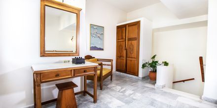 Tvårumslägenhet i etage på hotell Anais Holiday i Agii Apostoli på Kreta, Grekland.