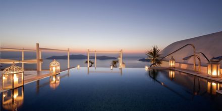 Pool på hotell Andromeda Villas i Caldera på Santorini, Grekland.
