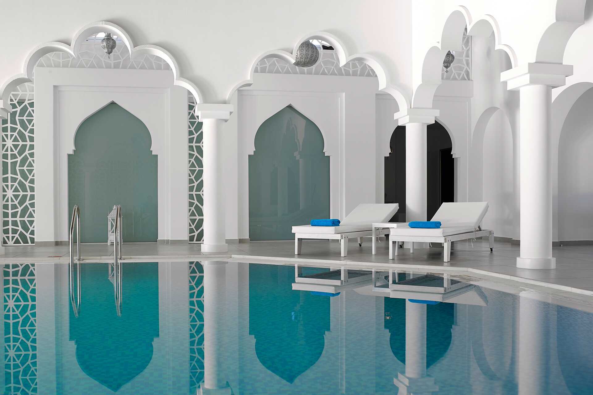 Inomhuspool på Anemos Luxury Grand Resort i Georgiopolis på Kreta.