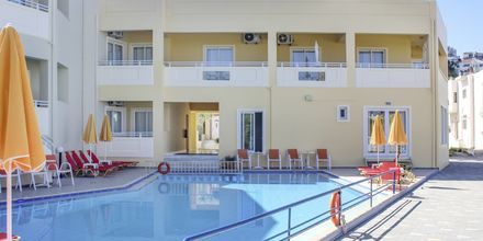 Pool på hotell Anthimos på Kreta.