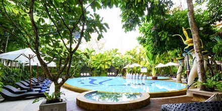 Poolområdet på hotell Aonang Princeville Villa Resort & Spa i Krabi, Thailand.