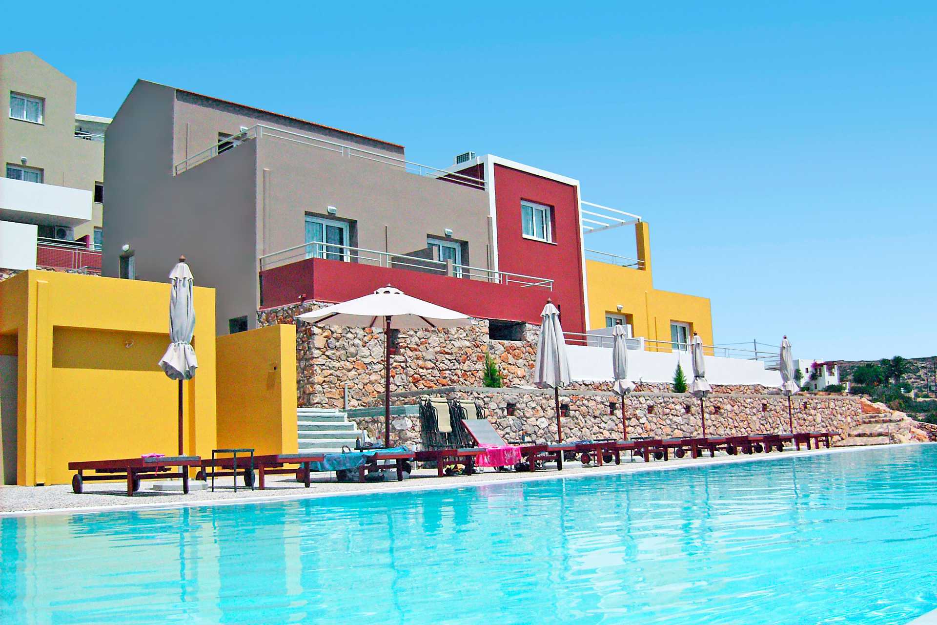 Poolområdet på hotell Apolis, Karpathos.