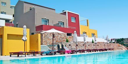 Poolområdet på hotell Apolis, Karpathos.