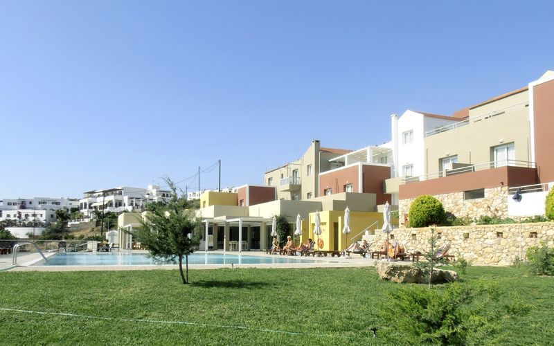 Poolområdet på hotell Apolis, Karpathos.