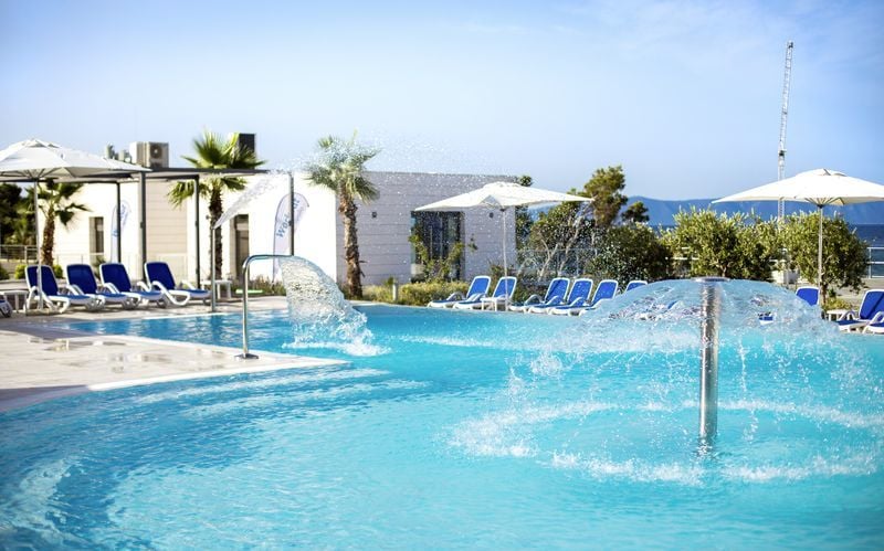 Nedre poolområdet på hotell Apollo Mondo Family Romana i Makarska, Kroatien.