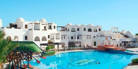 Poolområdet på hotell Arabella Azur Resort i Hurghada, Egypten.