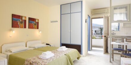 Enrumslägenhet på hotell Ariadne på Rethymnon kust på Kreta, Grekland.