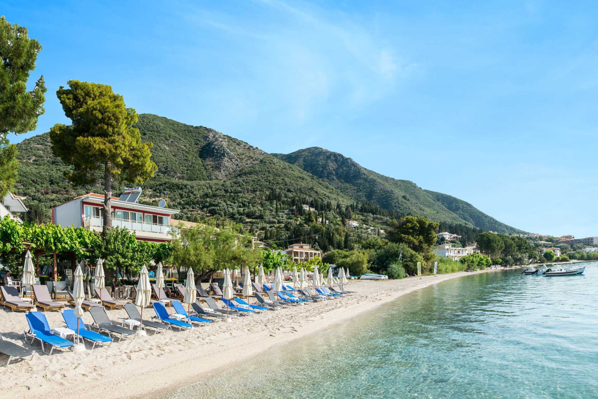 Stranden vid hotell Armeno Beach på Lefkas, Grekland.