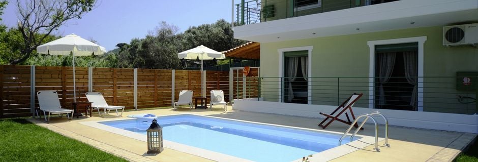 Den privata poolen på Aselinos Villa på Skiathos