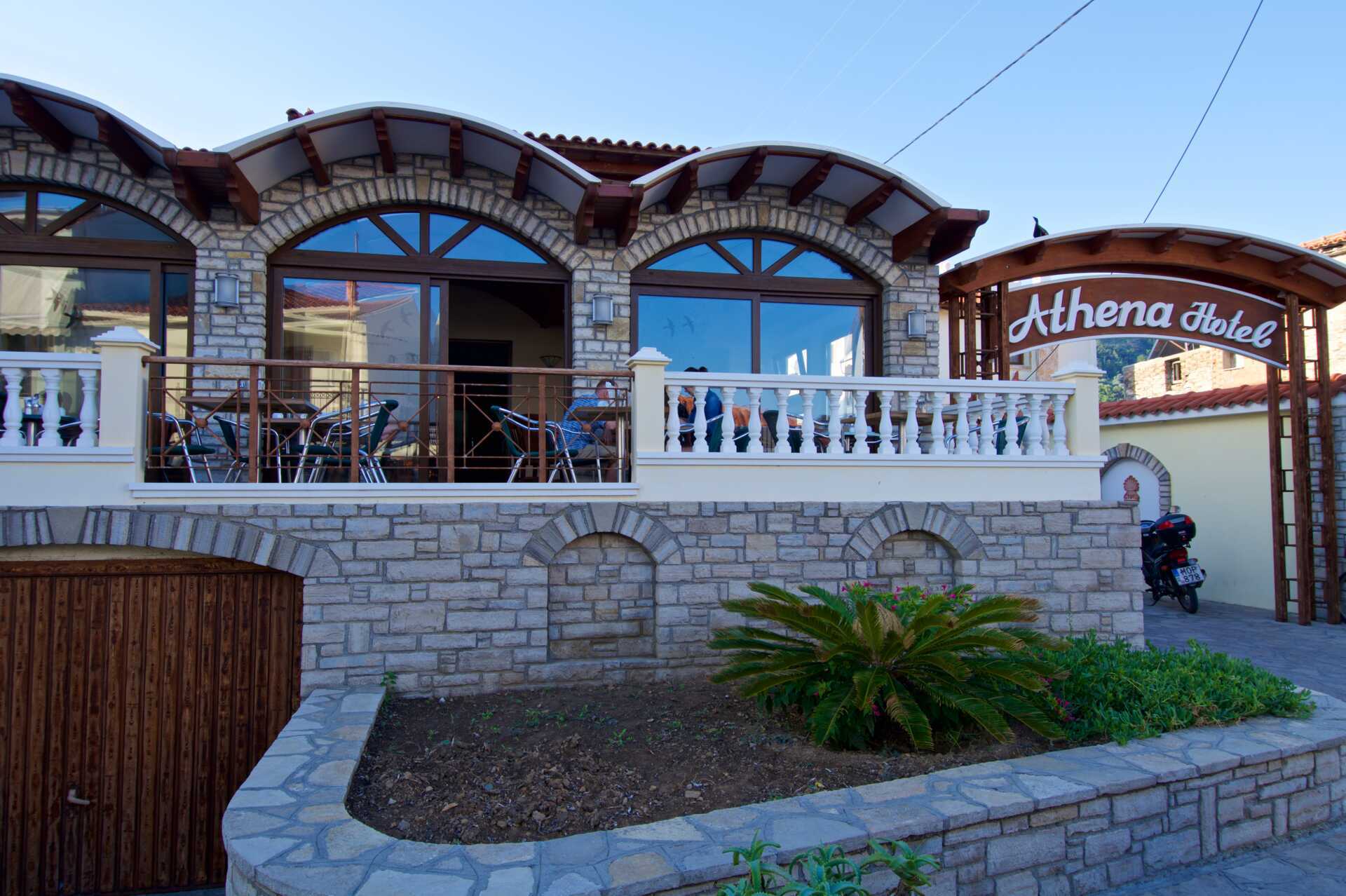 Frukostservering på hotell Athena i Kokkari, Samos.