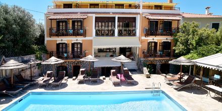Poolområdet på hotell Athina i Pythagorion på Samos, Grekland.
