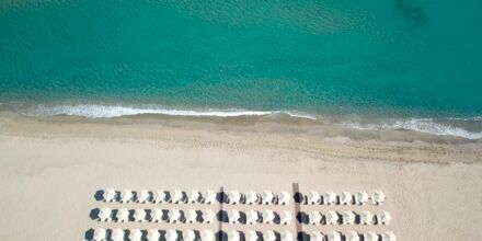 Stranden vid hotell Atlantis Beach i Rethymnon, Kreta.