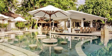 Poolbar vid Bali Garden Beach Resort i Kuta, Bali.
