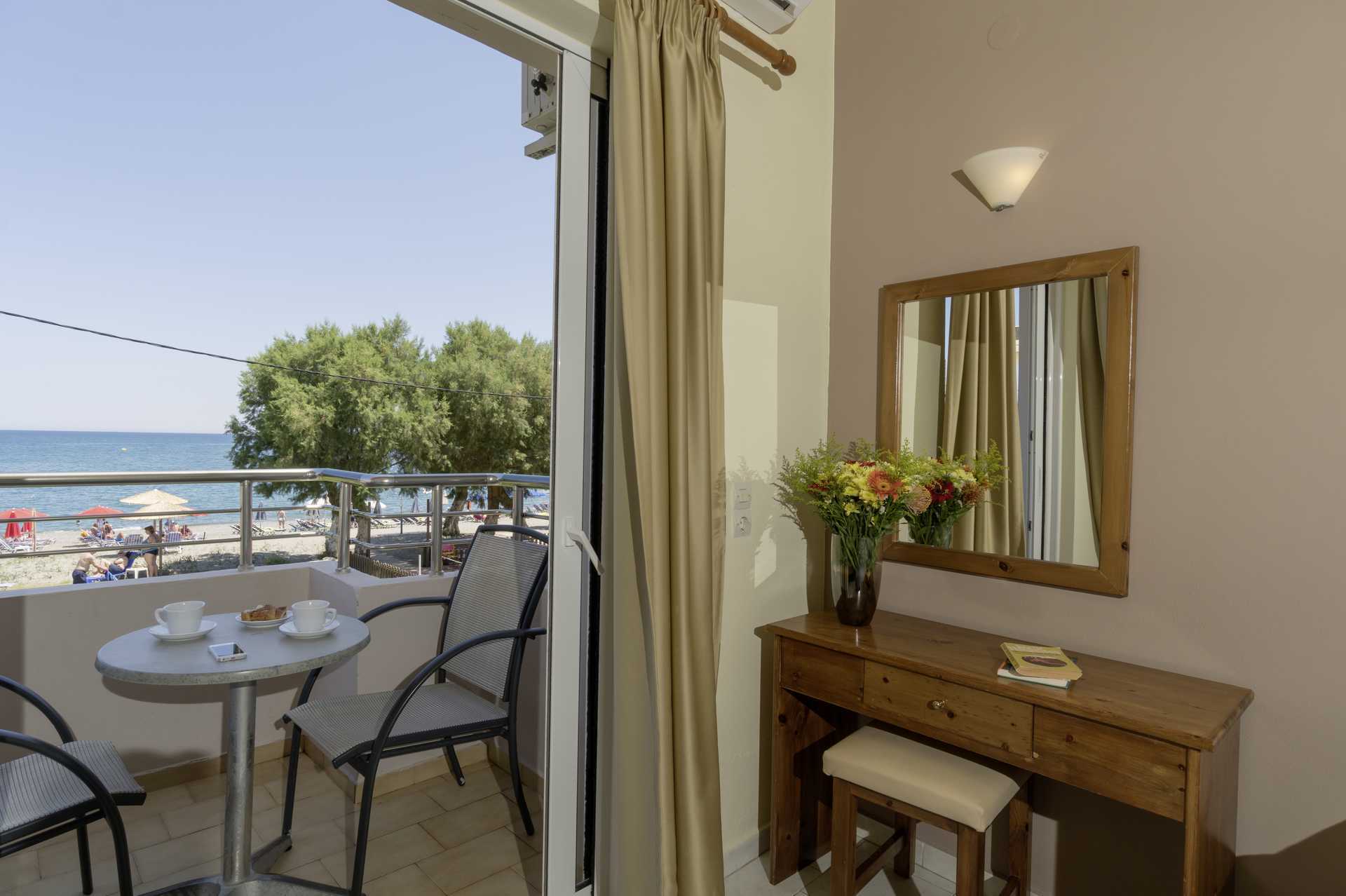 Balkong med havsutsikt på hotell Mary, Kreta.