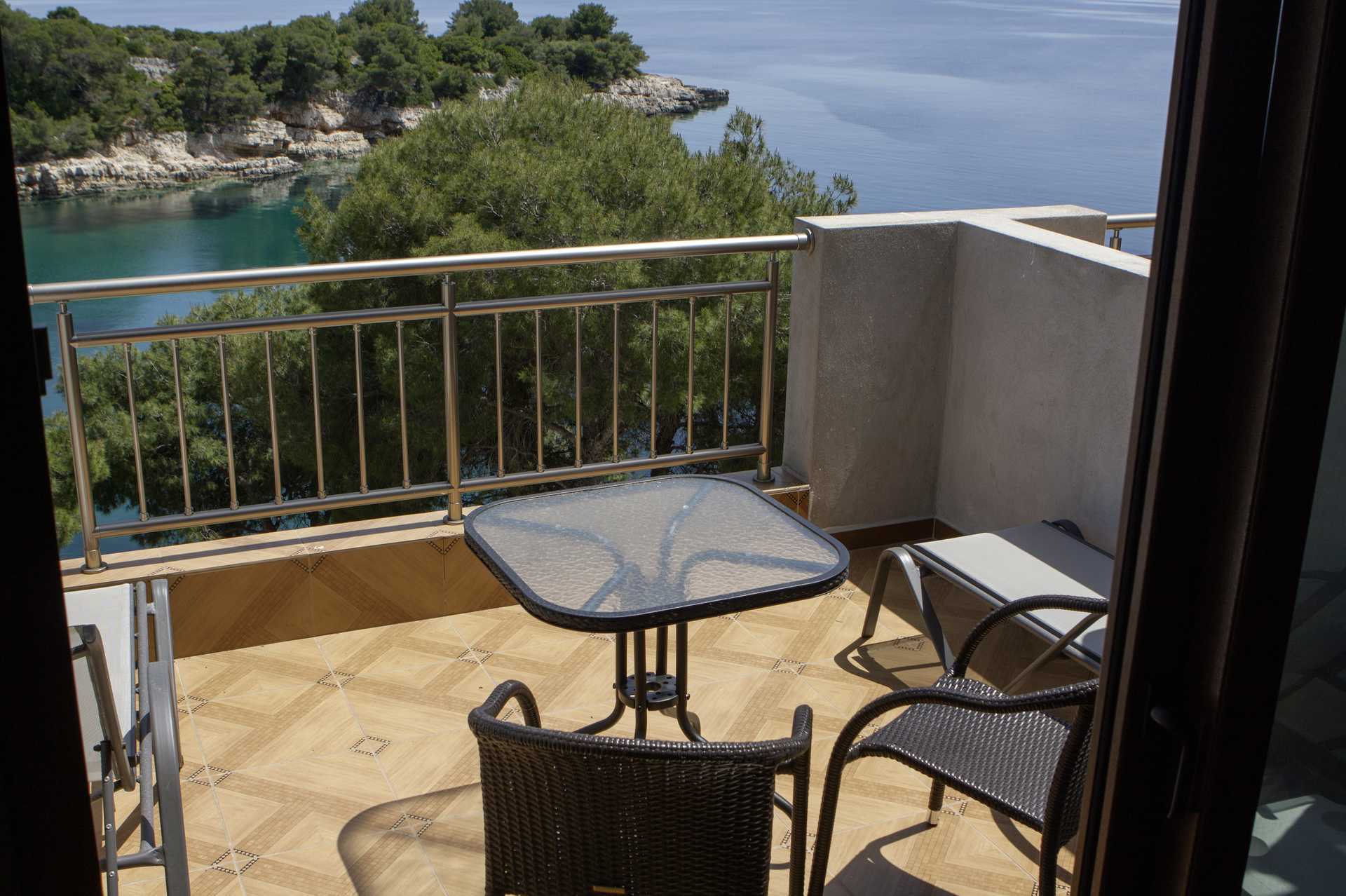 Balkong till lägenhet på hotell Marilena på Alonissos, Grekland.