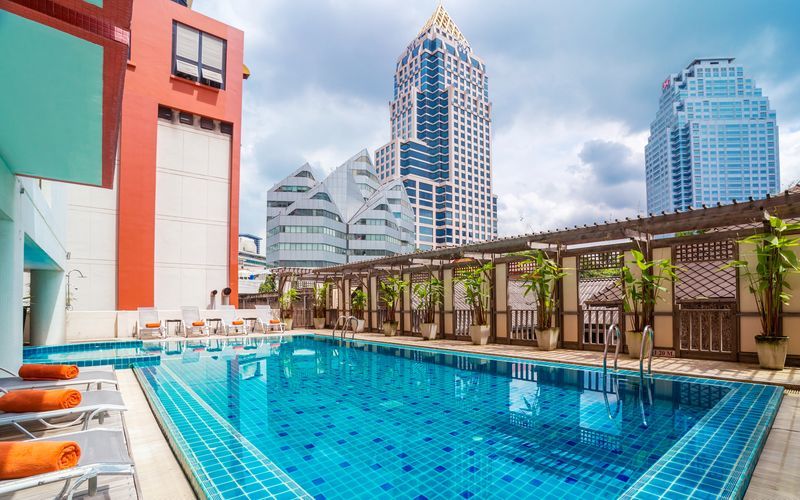 Pool på Bandara Suites Silom i Bangkok, Thailand.