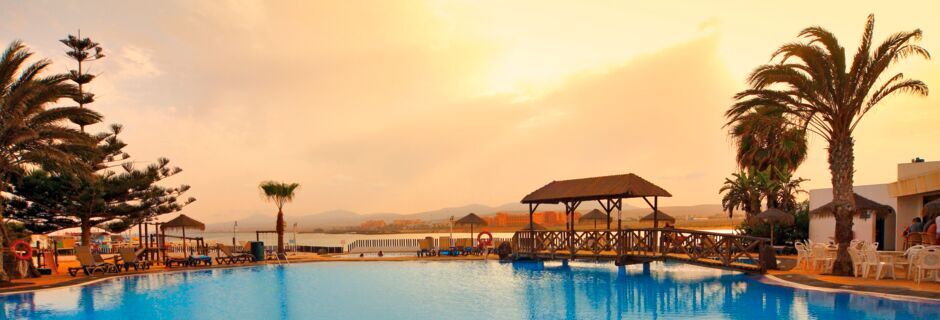 Poolen på hotell Barcelo Castillo Beach Resort på Fuerteventura.
