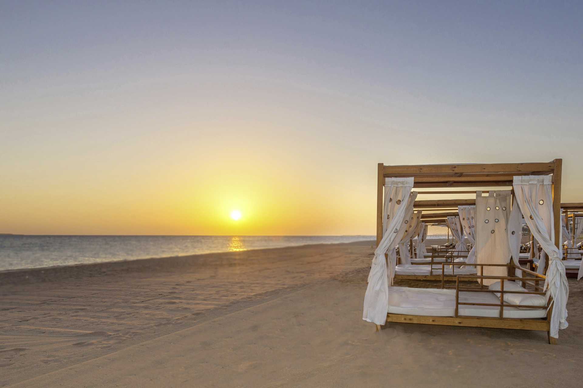 Stranden vid hotell Baron Palace Resort i Sahl Hasheesh, Egypten.