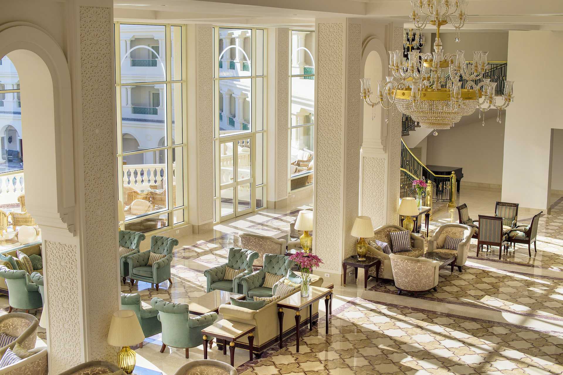 Lobbyn på hotell Baron Palace Resort i Sahl Hasheesh, Egypten.