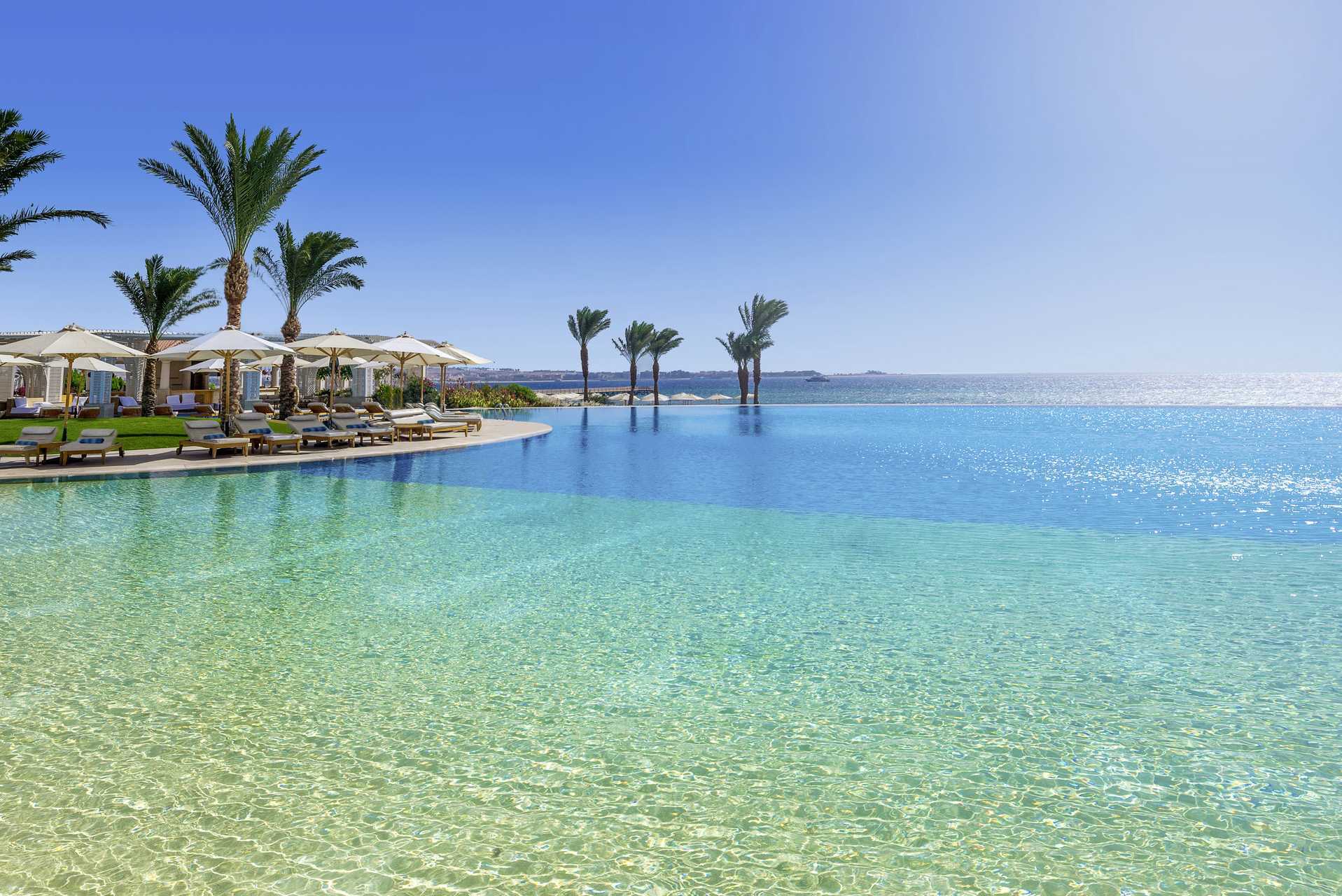 Pool på hotell Baron Palace Resort i Sahl Hasheesh, Egypten.