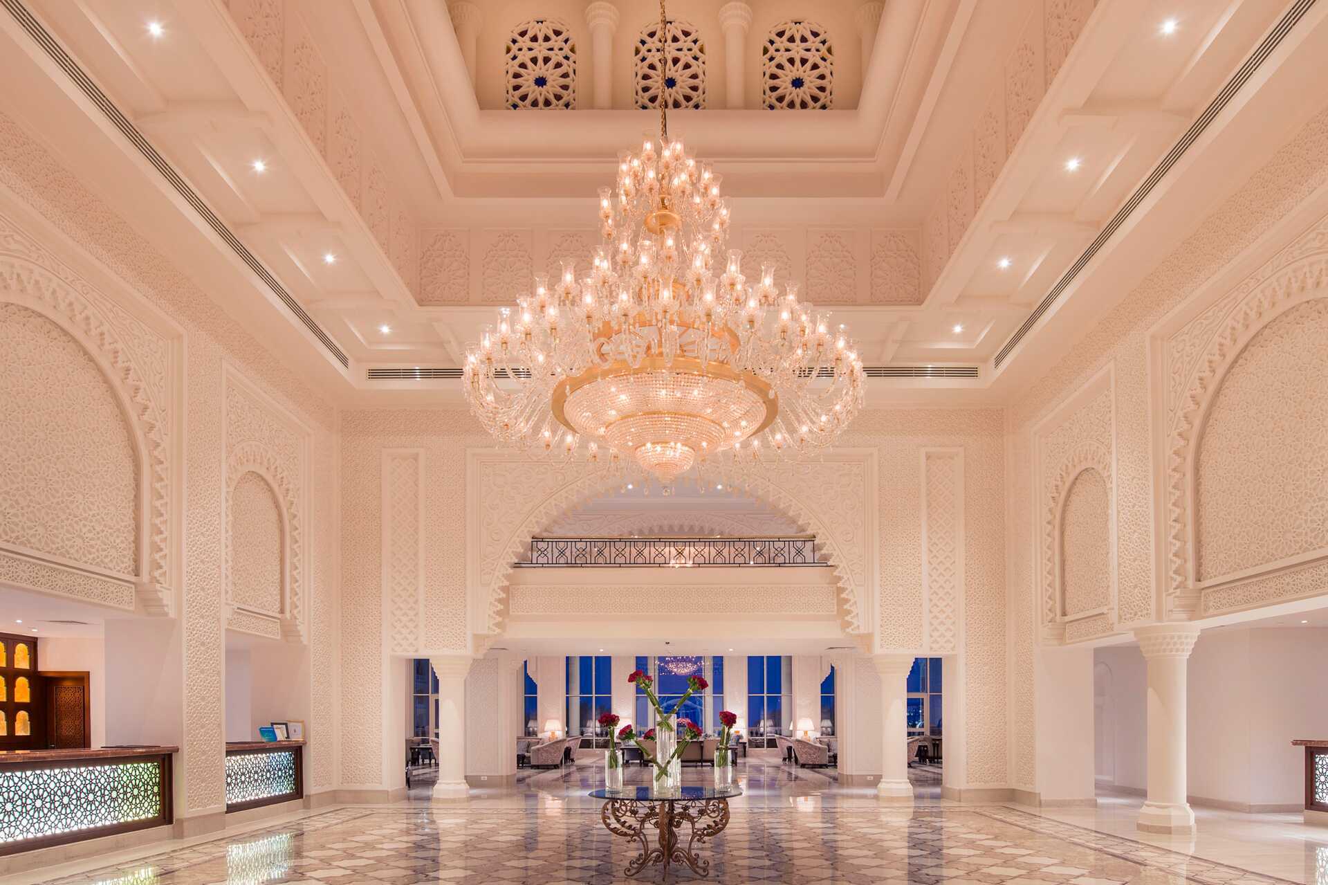 Lobbyn på hotell Baron Palace Resort i Sahl Hasheesh, Egypten.